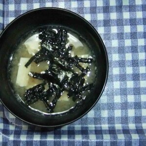 焼き海苔と豆腐の味噌汁